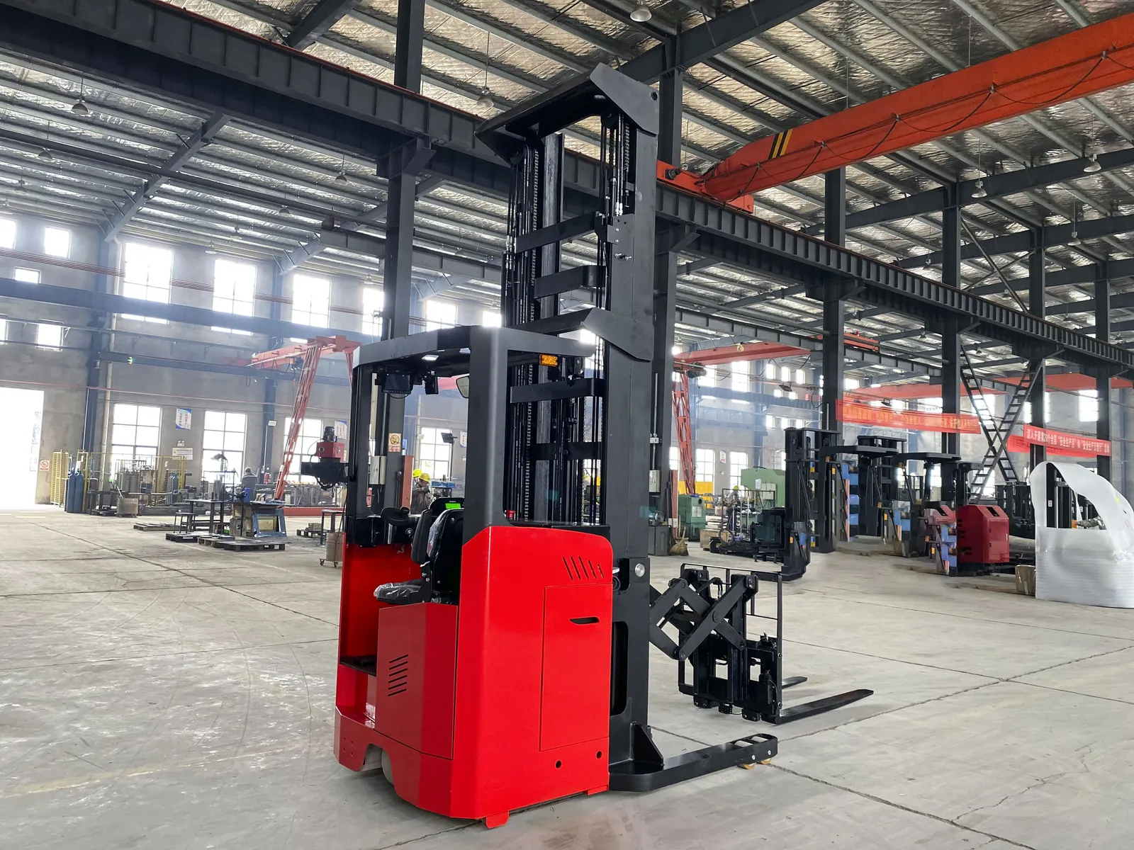 1.5Ton 2Ton 2.5Ton Narrow Aisle Deep Reach Truck photo 3
