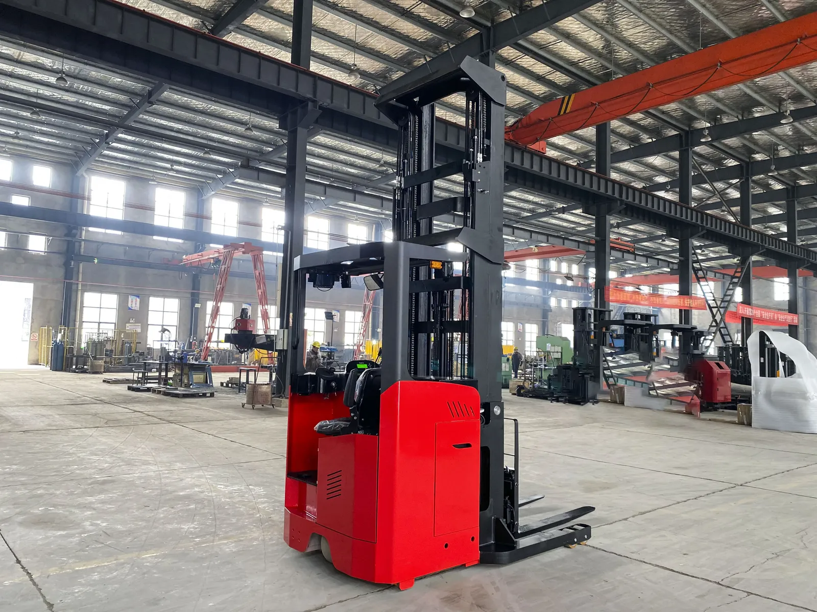 1.5Ton 2Ton 2.5Ton Narrow Aisle Deep Reach Truck photo 4