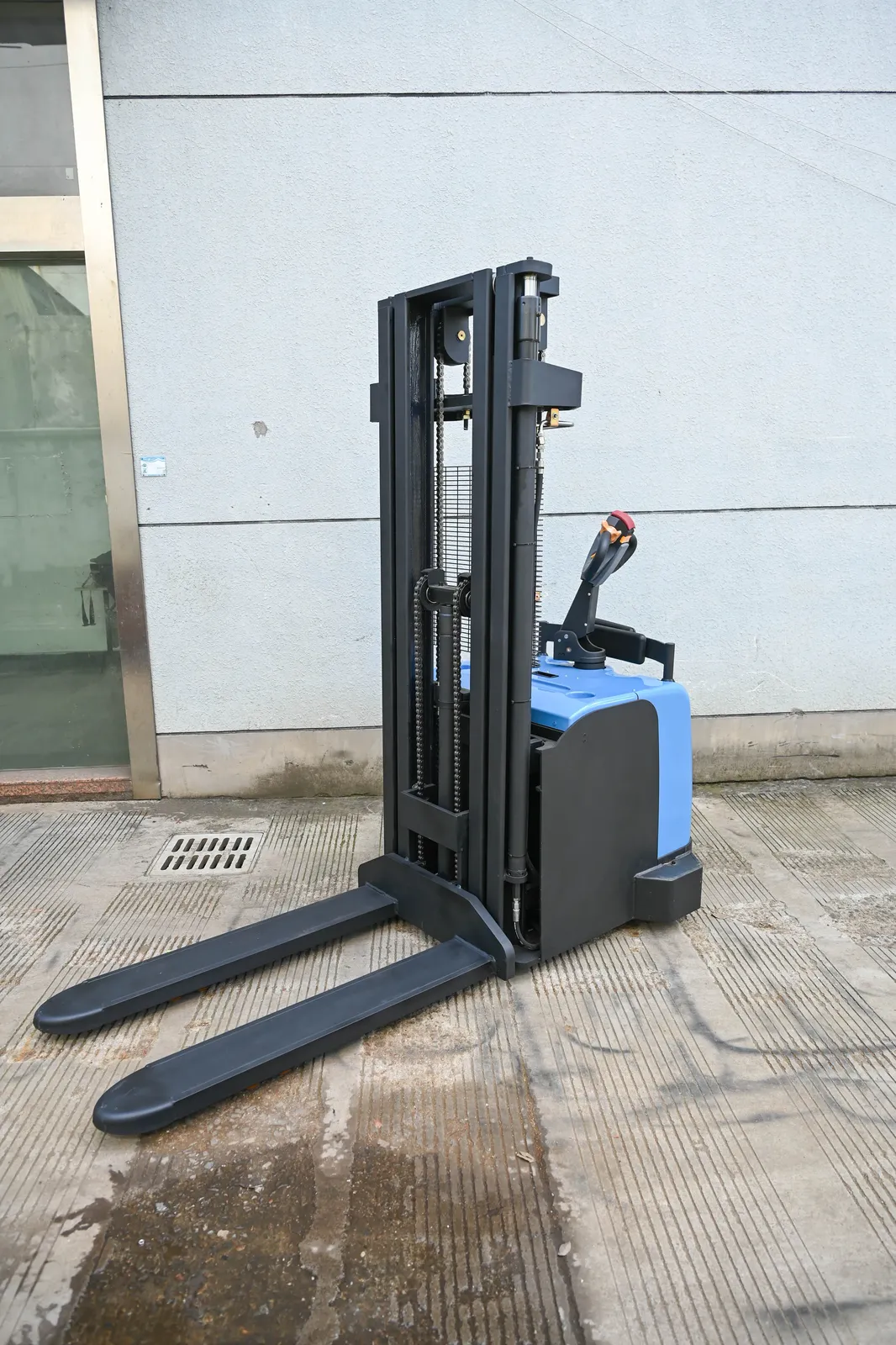 Ride-on Electric Pallet Stacker 3-Stage Mast 4m 5m 6m Stand-on 2t/2.5t photo 4