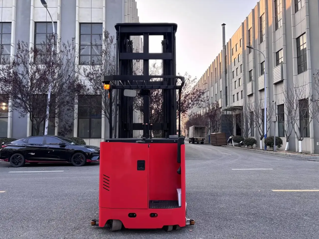 1.5T 3 Way Forklift 6M-10M for Narrow Aisle Warehouse photo 1