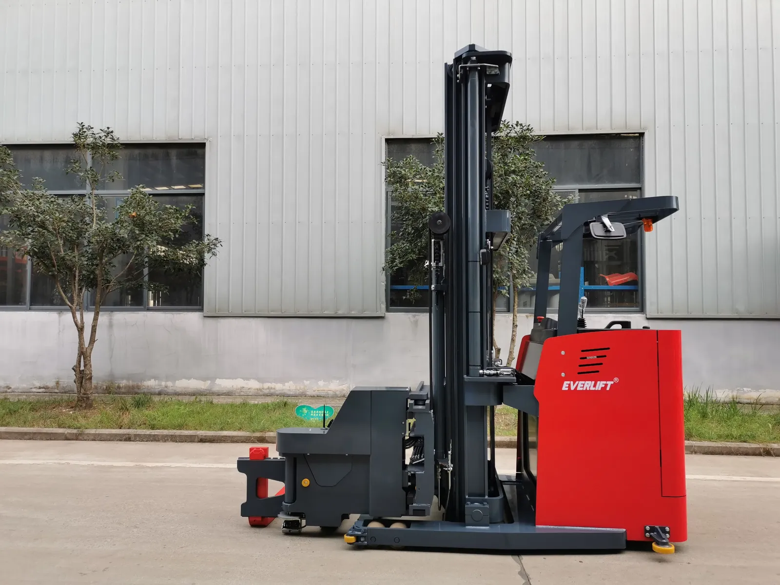 1.5T 3 Way Forklift 6M-10M for Narrow Aisle Warehouse photo 5