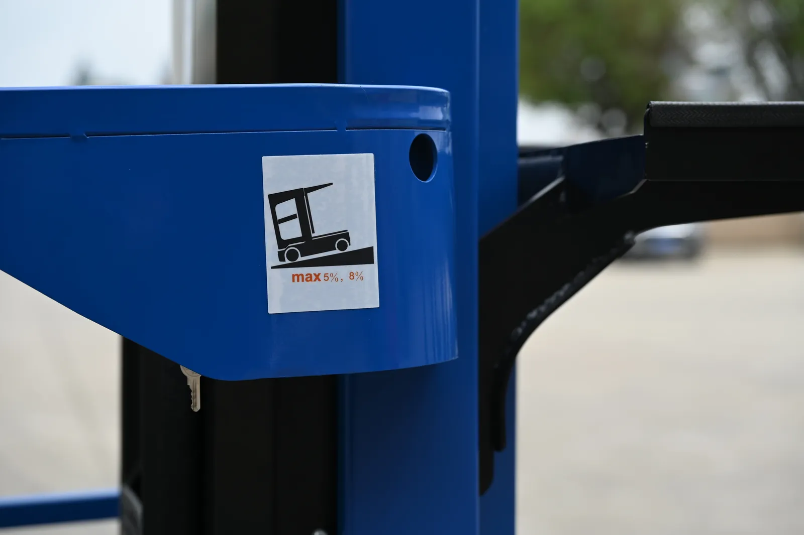 FOP4 Full Auto Self Propelled Electric Order Picker detail 13