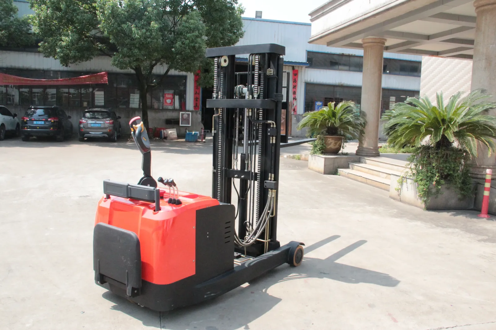 Electric Small Reach Truck 1.5 Ton 2 Ton detail 3