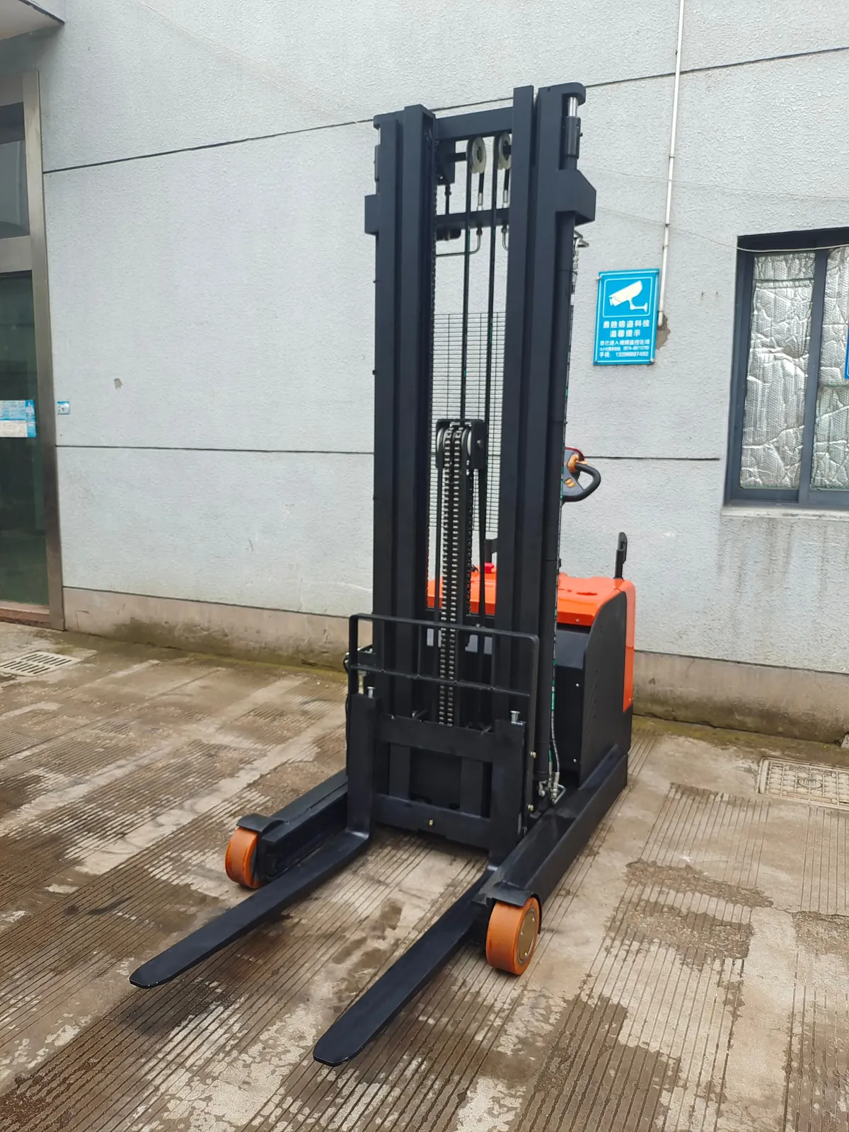 Electric Small Reach Truck 1.5 Ton 2 Ton photo 4