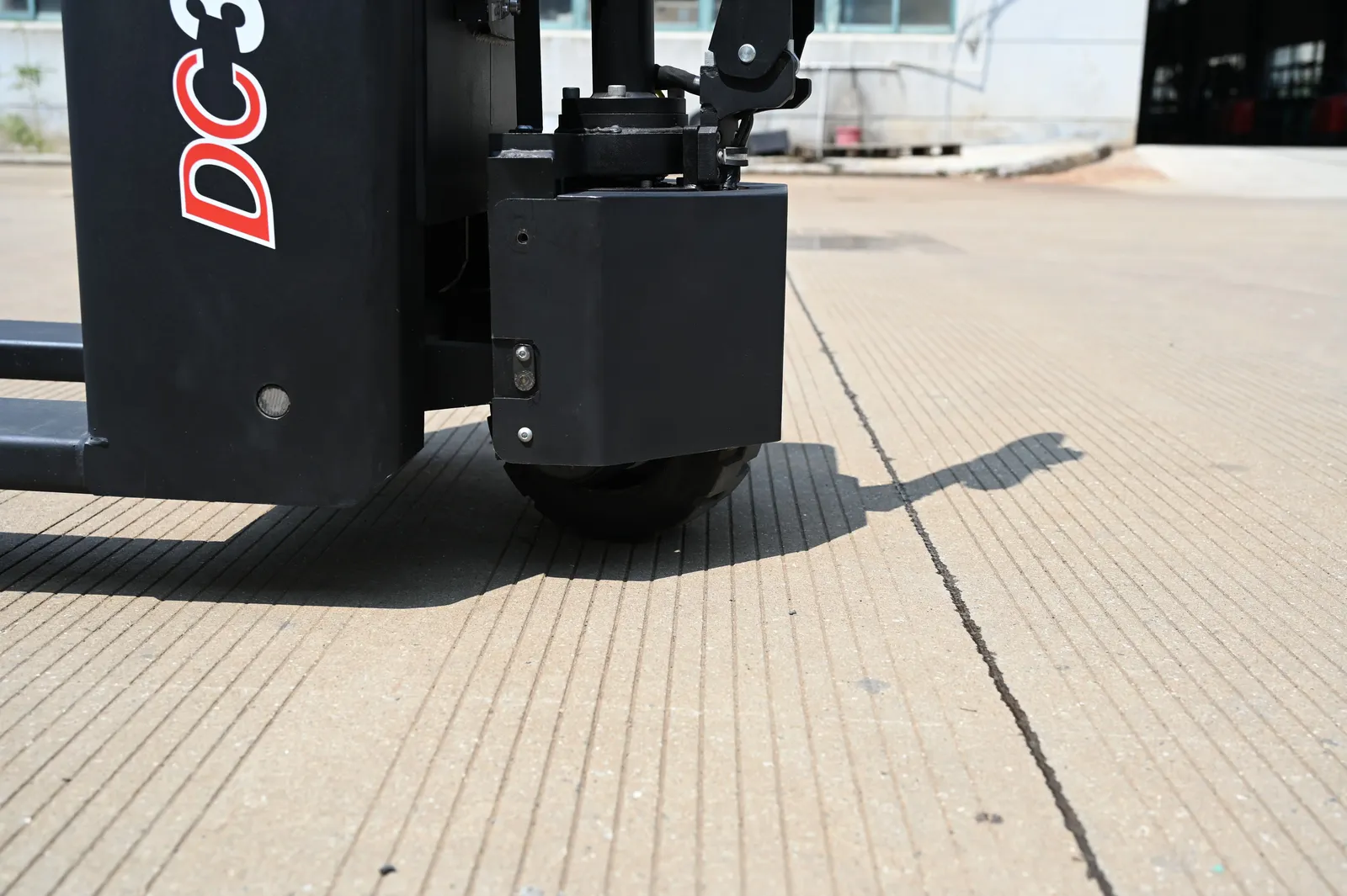 3 Ton Off-Road Electric Pallet Truck 3000 kg detail 8