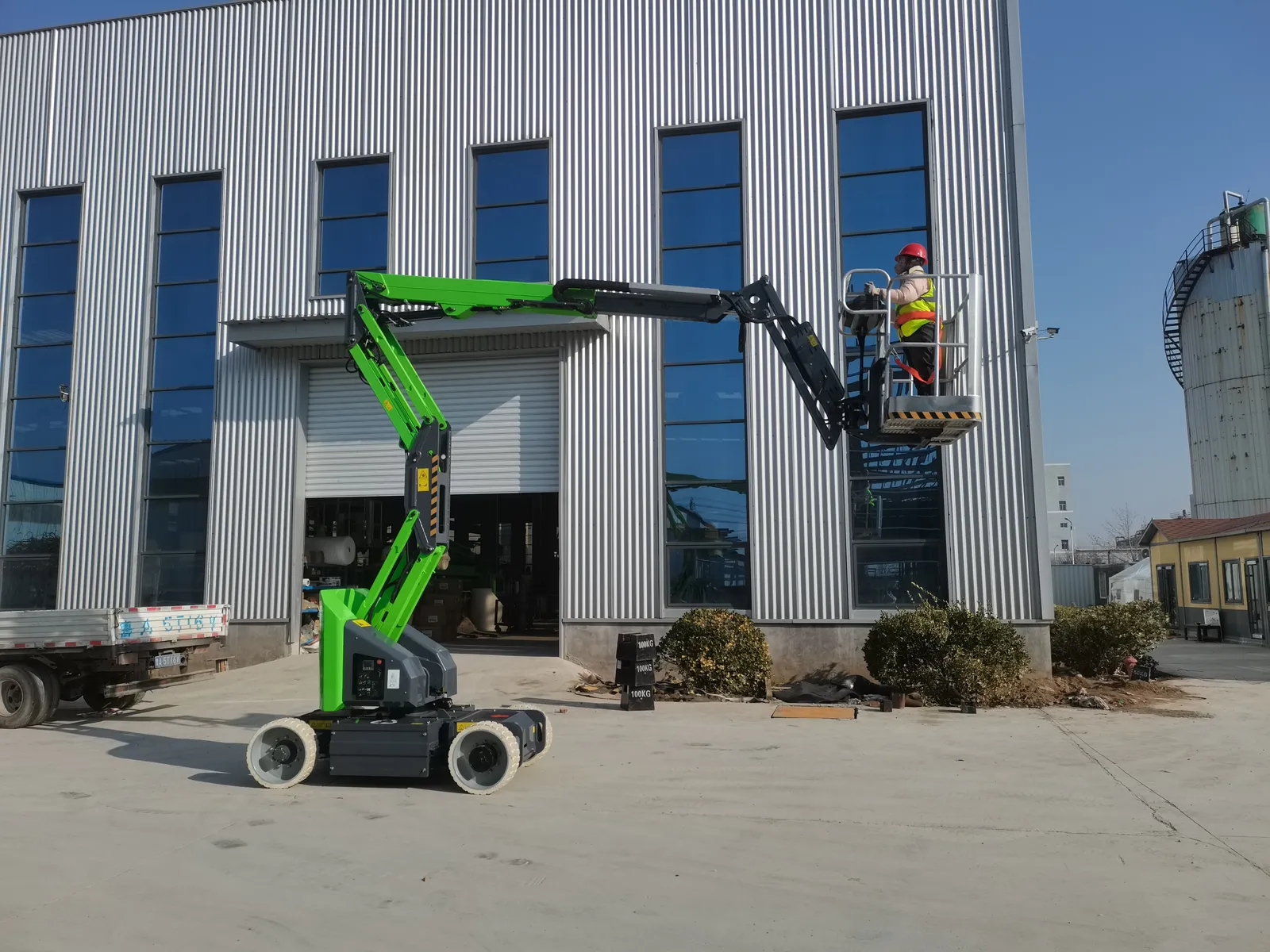 Towable Boom Lift Mobile Work Platform 8M 10M 12M 14M 20M 200 to 300 kg (LPT-28890) photo 4