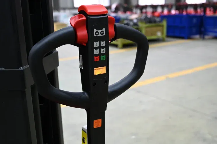 Self Loading Electric Stacker 1.3T 1.4Ton detail 12