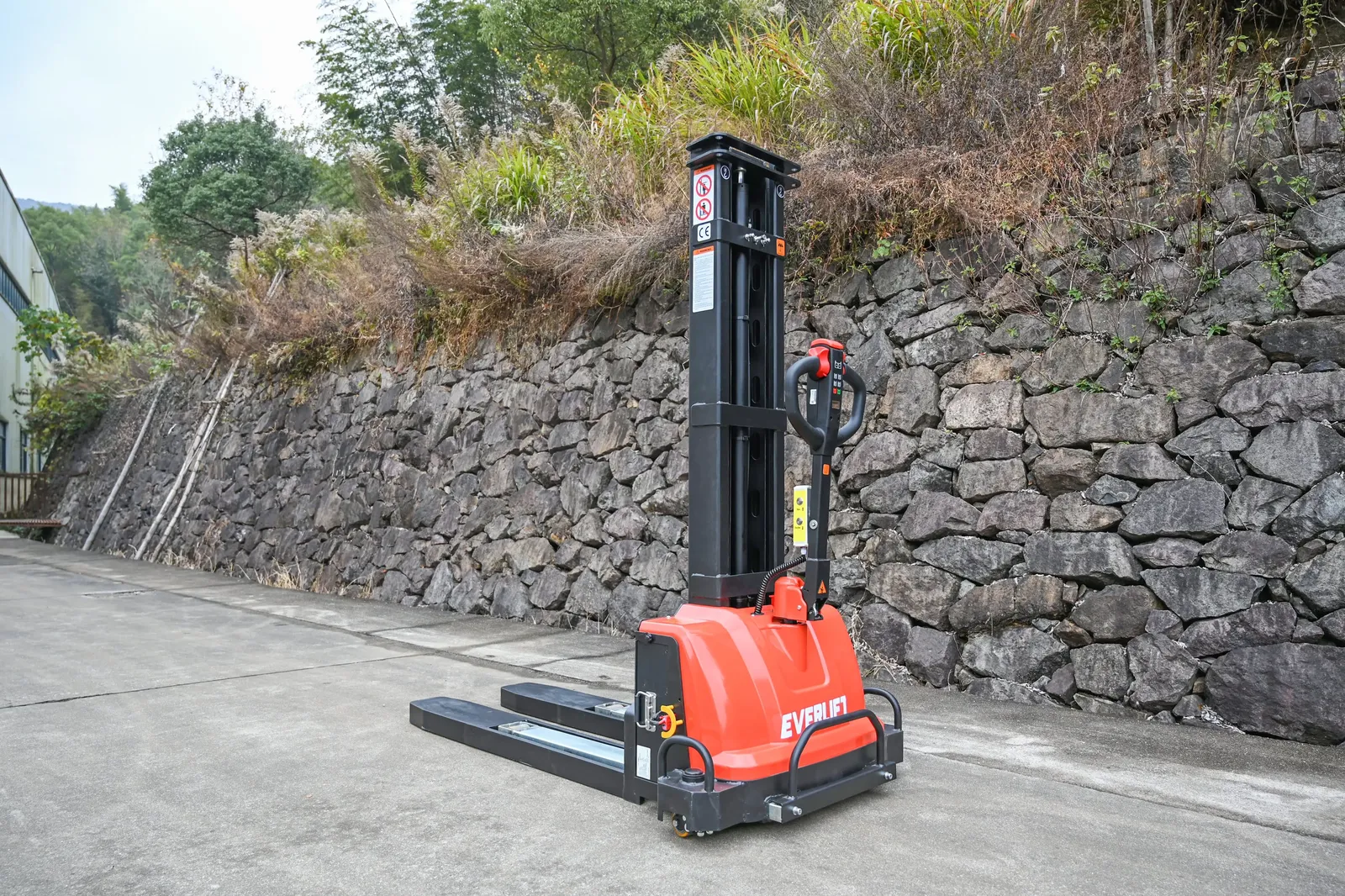 Self Loading Electric Stacker 1.3T 1.4Ton detail 4