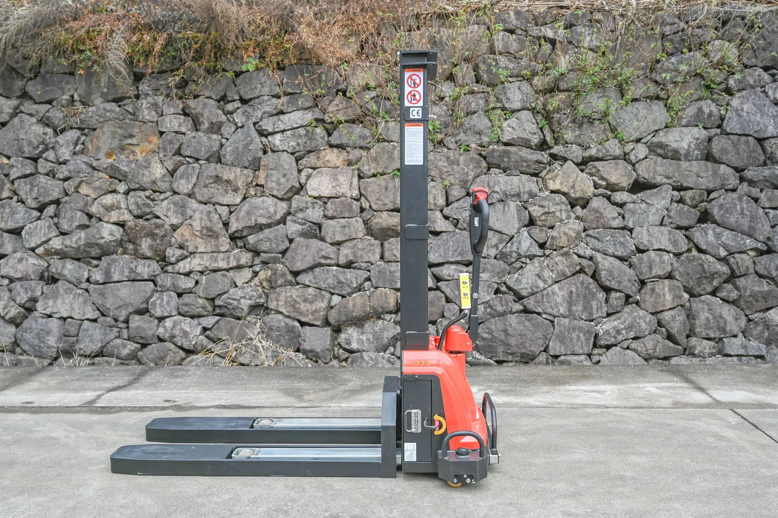 Self Loading Electric Stacker 1.3T 1.4Ton detail 5