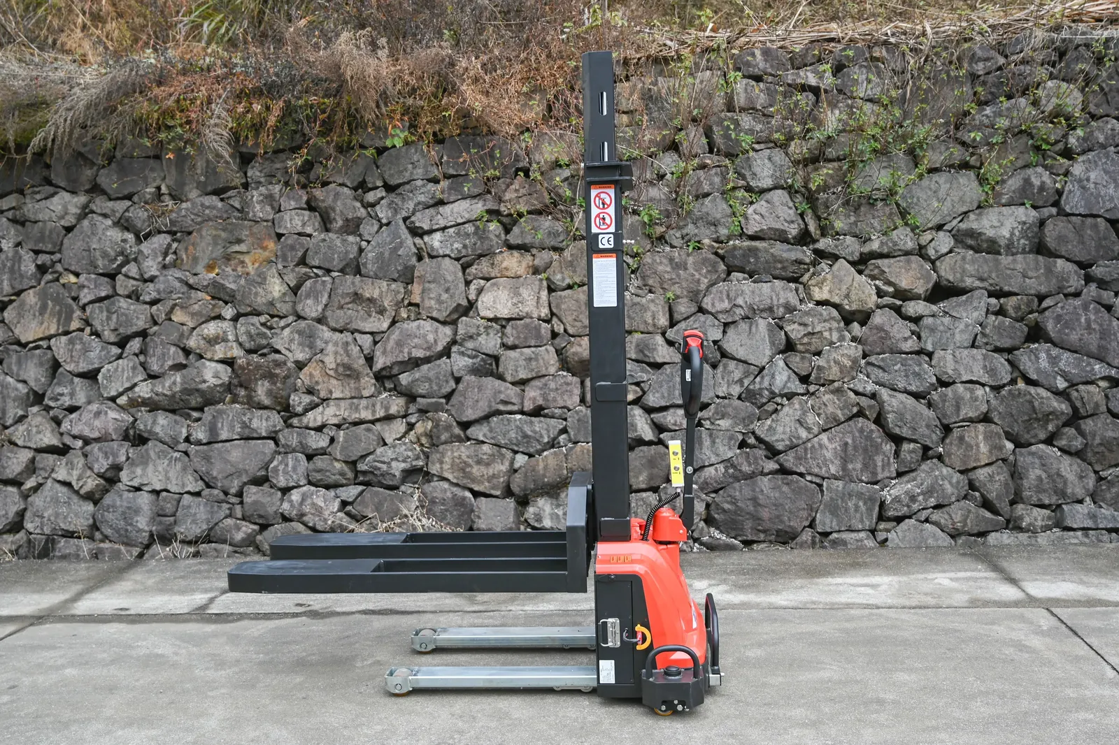 Self Loading Electric Stacker 1.3T 1.4Ton photo 5