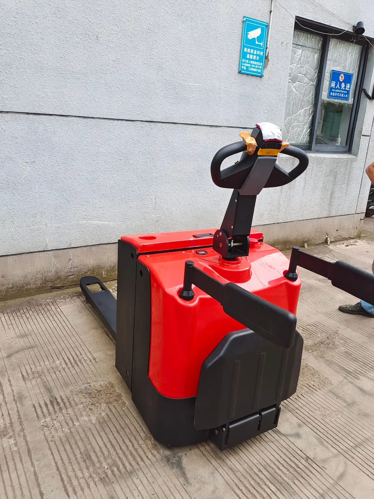 2000 to 3000 kg Electric Rider Pallet Truck detail 4
