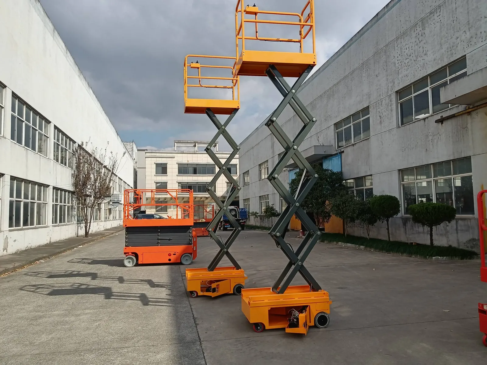 3M 3.9M 4.8M 300 kg Scissor Platform (LPT-07747) photo 2