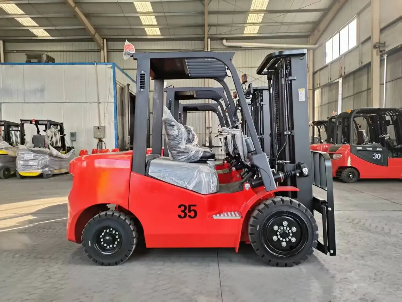 Heavy Duty Diesel Forklift Truck with Reliable photo 1