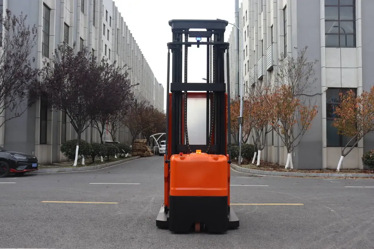 Man up Electric Order Picker 1000 to 1500 kg photo 3