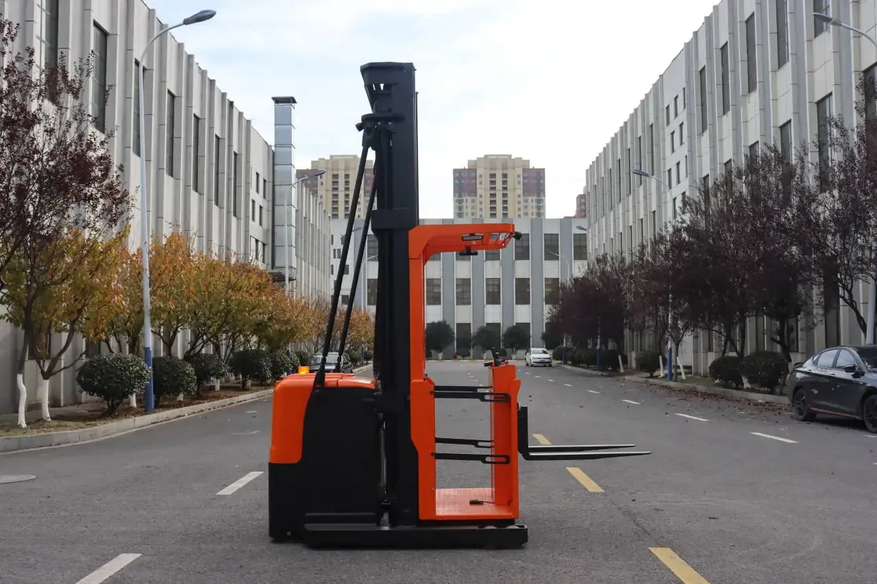 Man up Electric Order Picker 1000 to 1500 kg photo 5