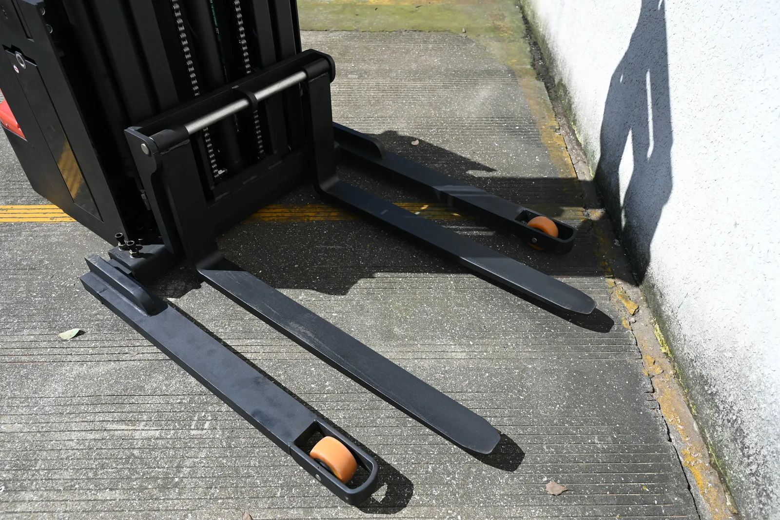 24V Walkie Electric Pallet Stacker 2Ton 1.5 Ton detail 8