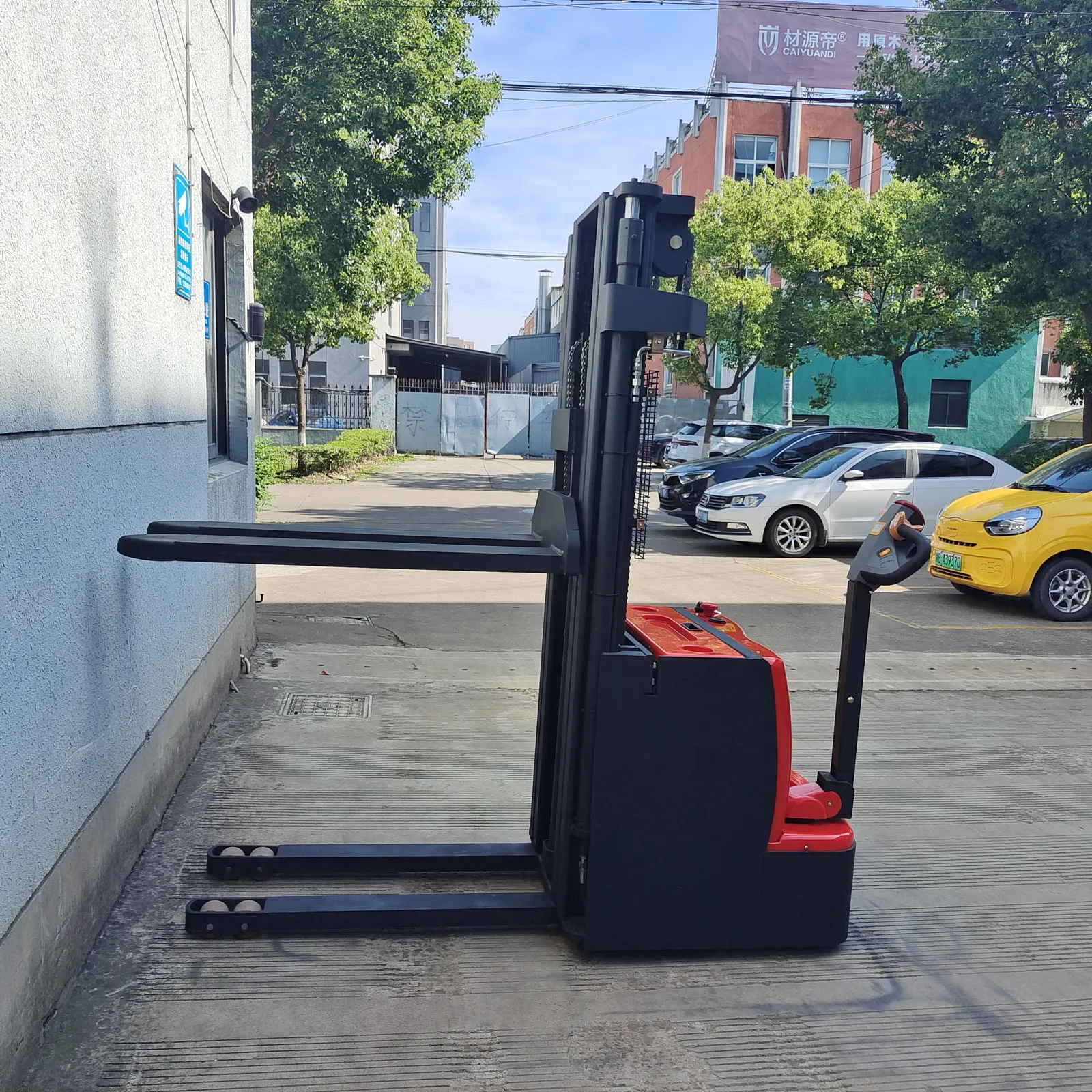 24V Walkie Electric Pallet Stacker 2Ton 1.5 Ton photo 6