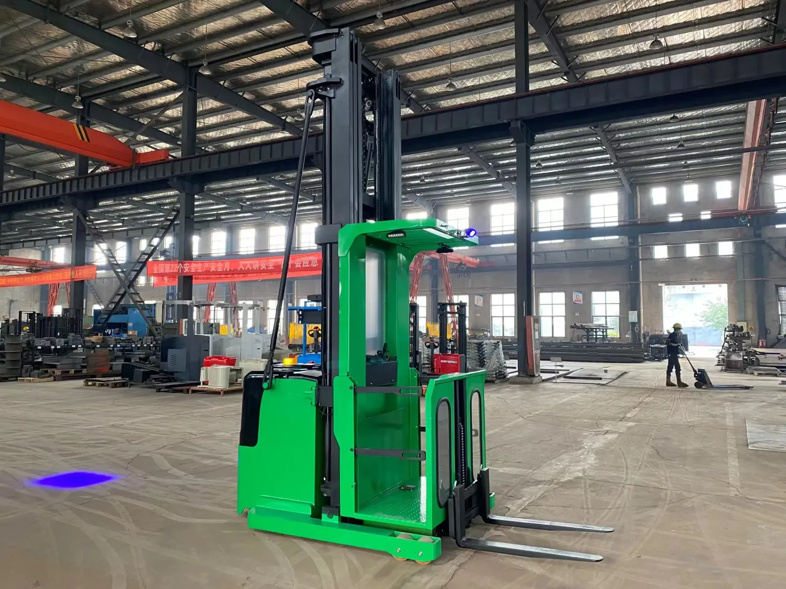 1.5 Ton Electric Order Picker OPS15 High Level Warehouse detail 2