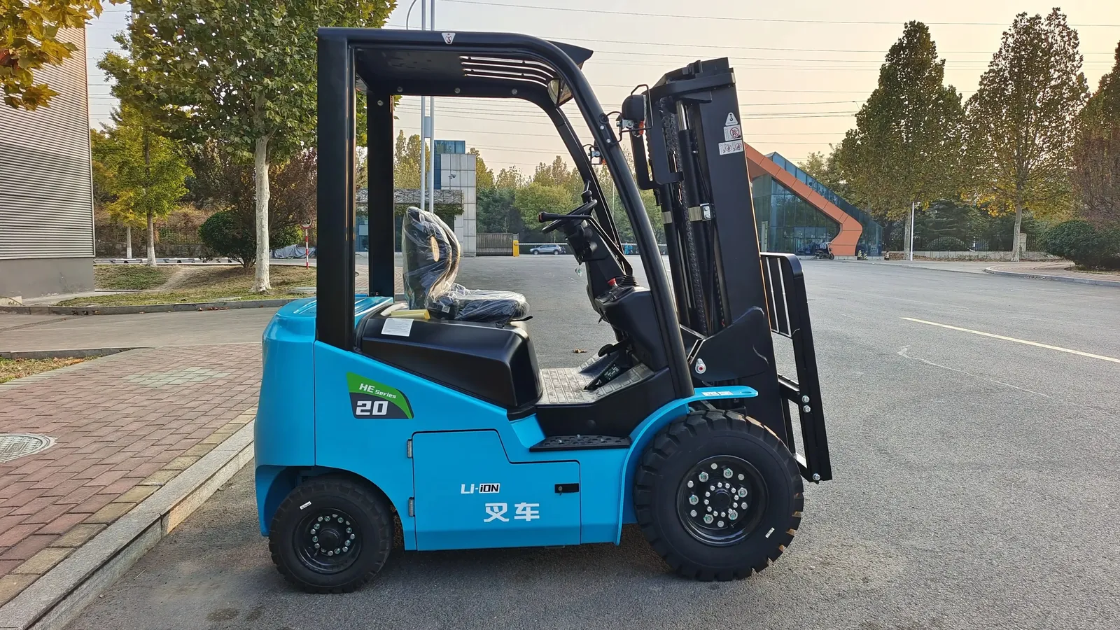 FB30 3 Ton Electric Forklift Truck Lithium-Ion Battery photo 5