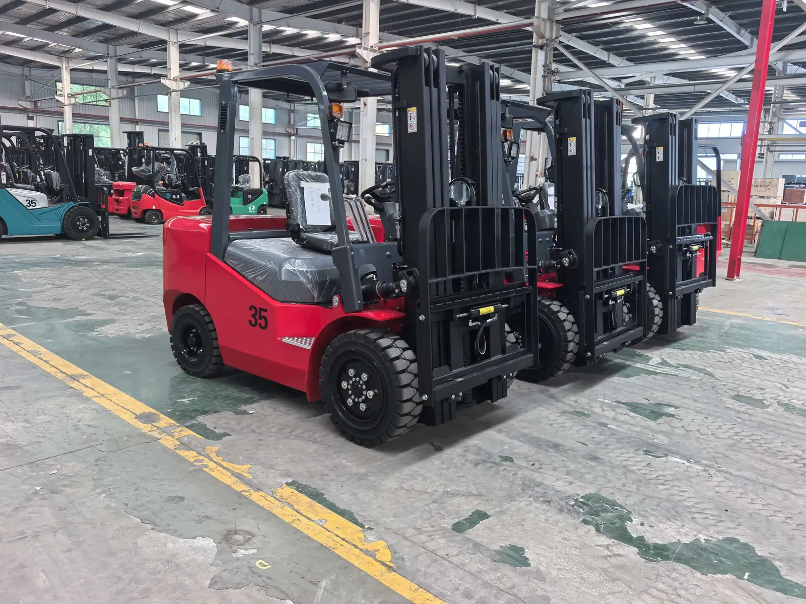 3 Ton Diesel Forklift with Three Stage Mast Pneumatic detail 6