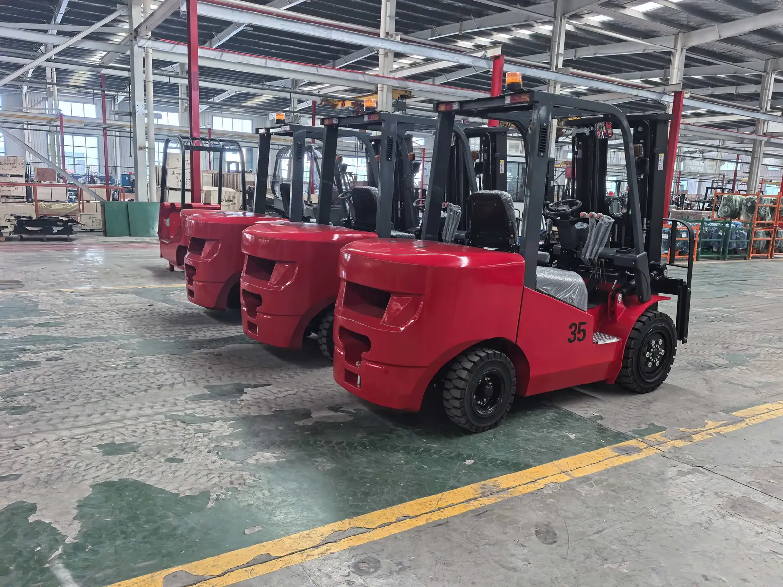 3 Ton Diesel Forklift with Three Stage Mast Pneumatic detail 7