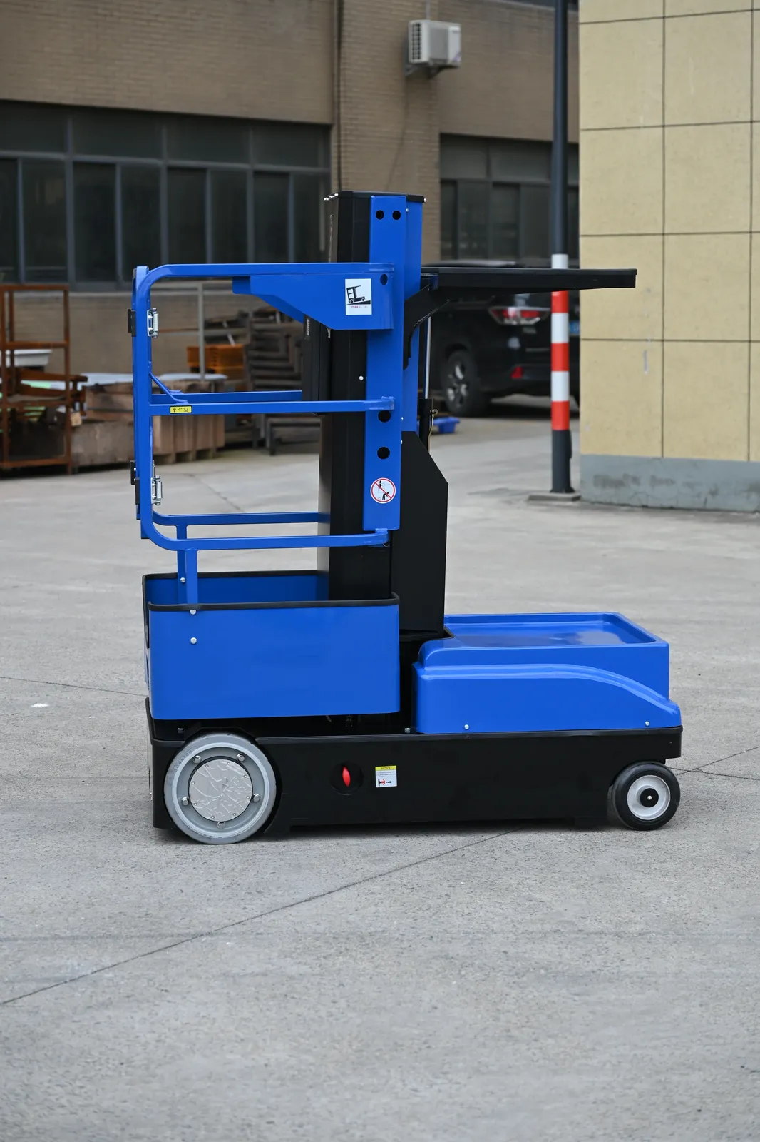 FOP4 Full Auto Self-Propelled Electric Narrow Aisle Lift detail 3