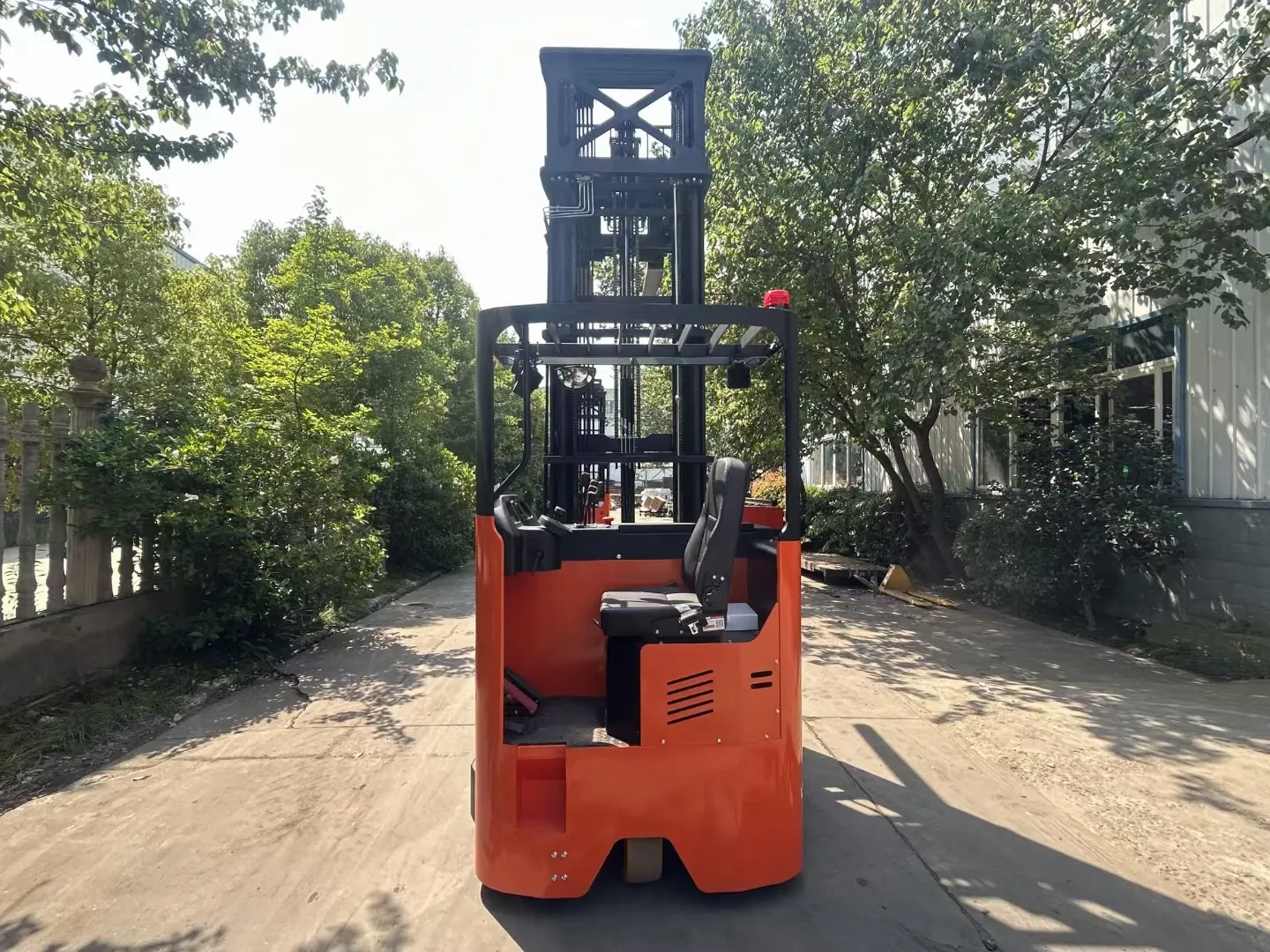 Reach Truck High Lift 12m Reach Truck | 1.5T photo 1