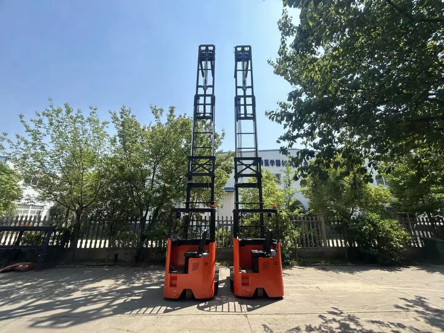 Reach Truck High Lift 12m Reach Truck | 1.5T photo 2