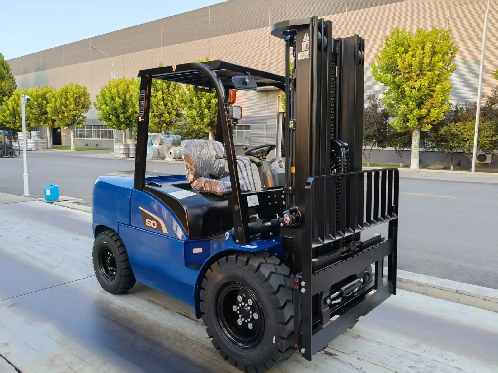 2 Ton 3 Ton 5 Ton 5000 kg Diesel Counterbalance Forklift photo 2