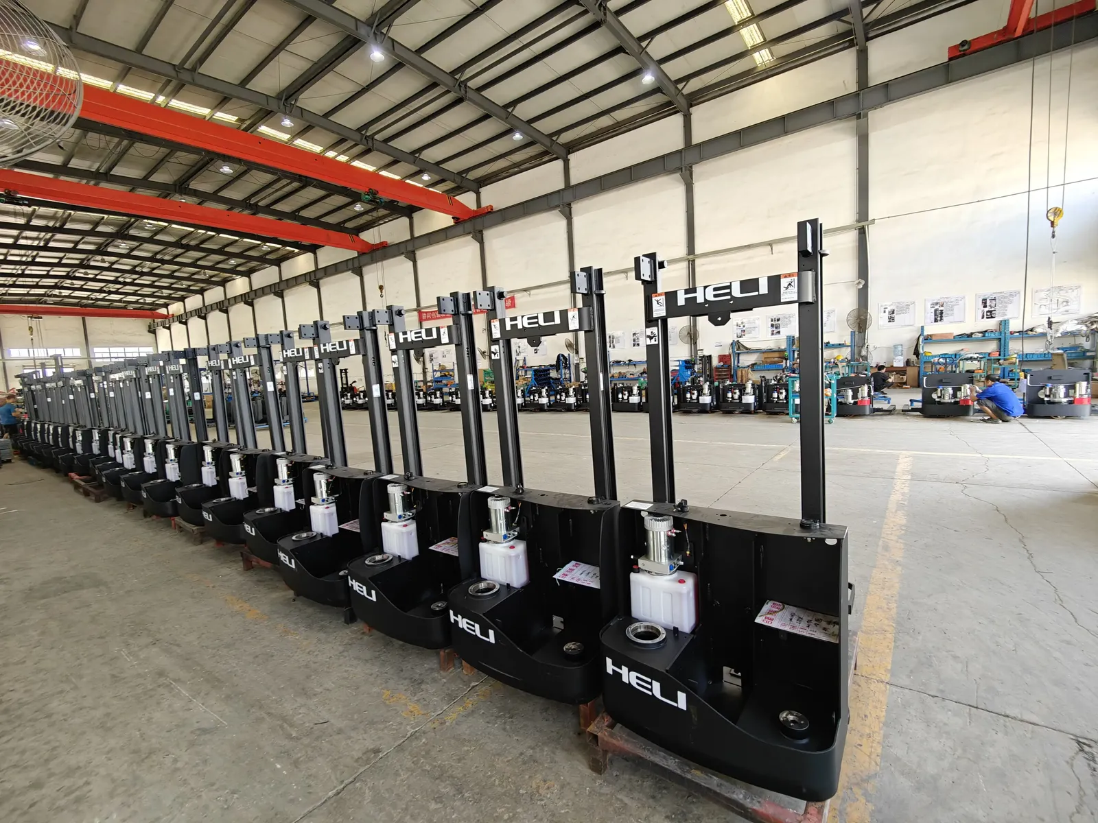 1.5 Ton Full Electric Straddle Stacker Stand-on Pallet detail 16
