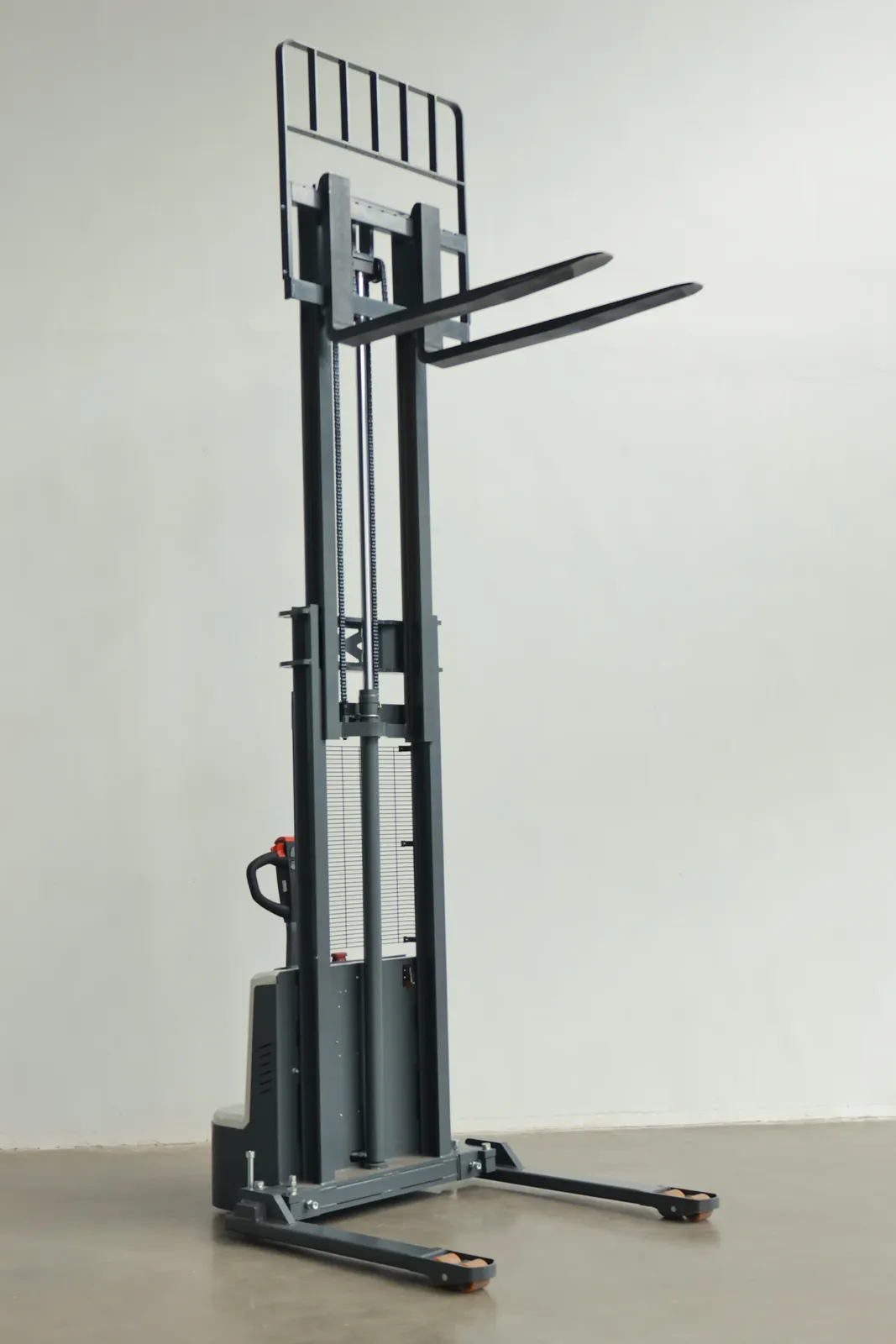 Full Electric Straddle Stacker 1200 to 1500 kg detail 2