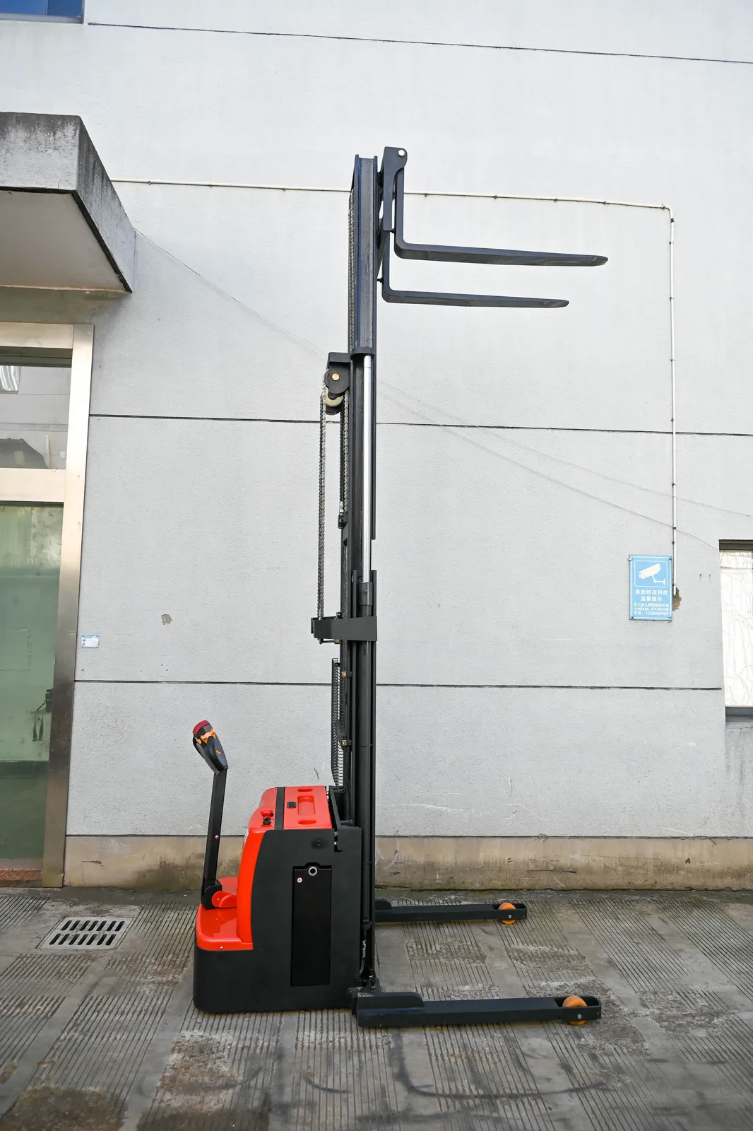 1500 to 2000 kg Full Electric Straddle Stacker 3000mm detail 6