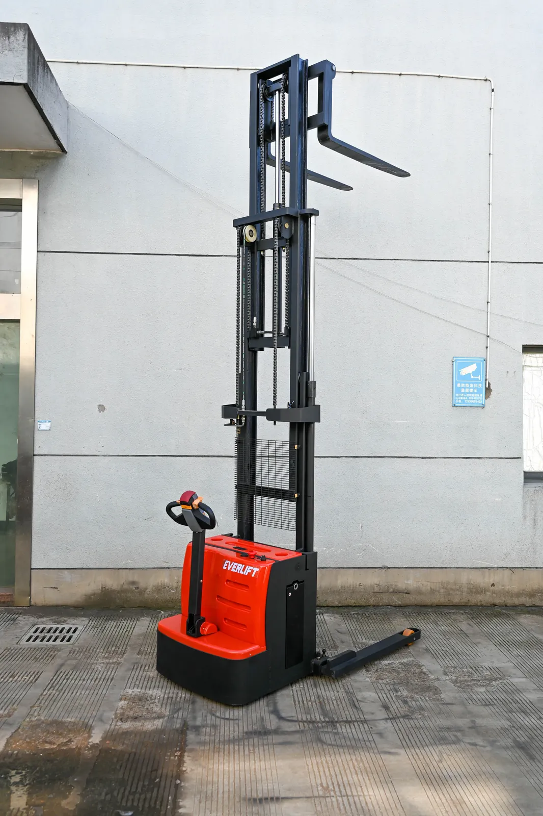 1500 to 2000 kg Full Electric Straddle Stacker 3000mm photo 5