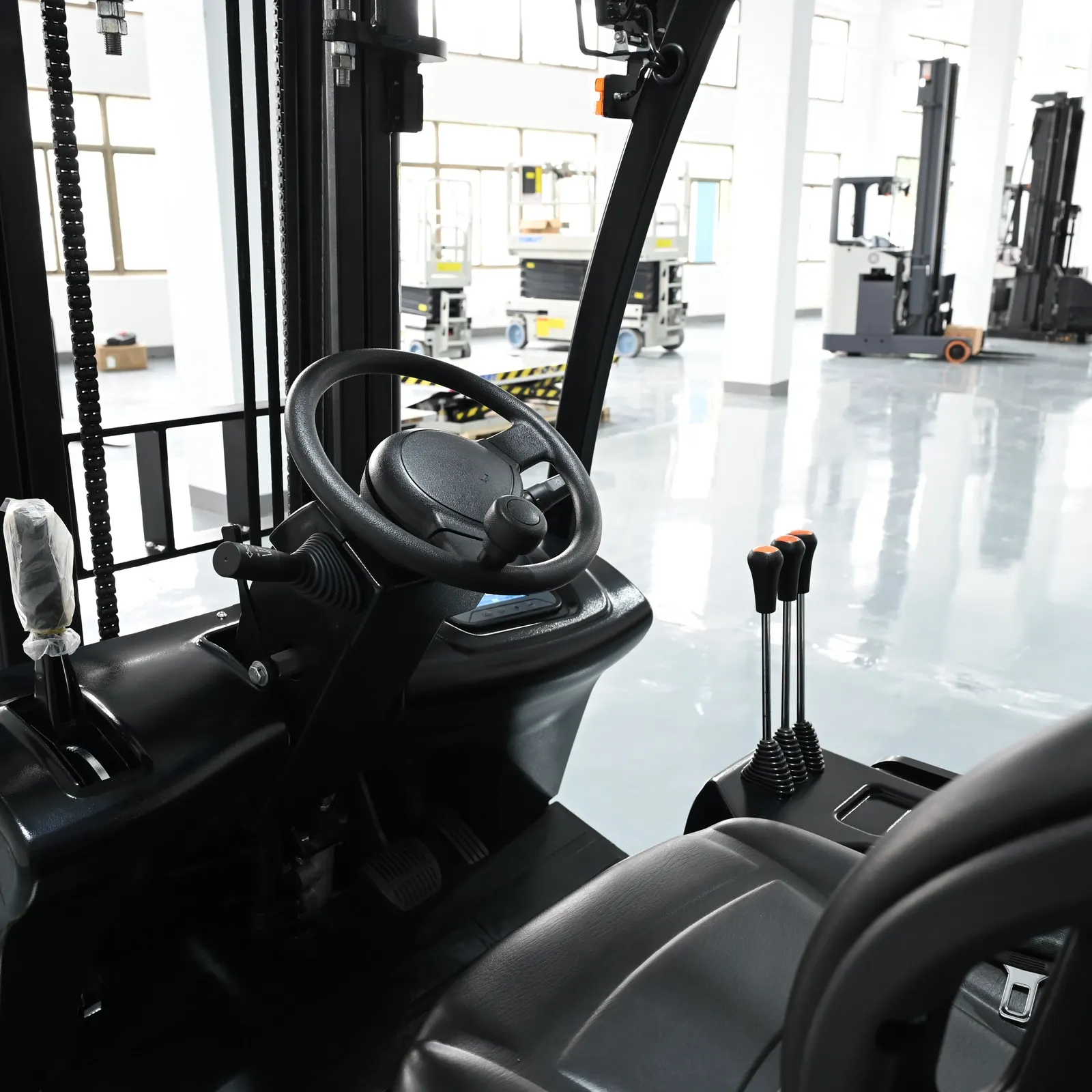 Lithium Battery 1.6T 2T Three Wheel Forklift detail 13