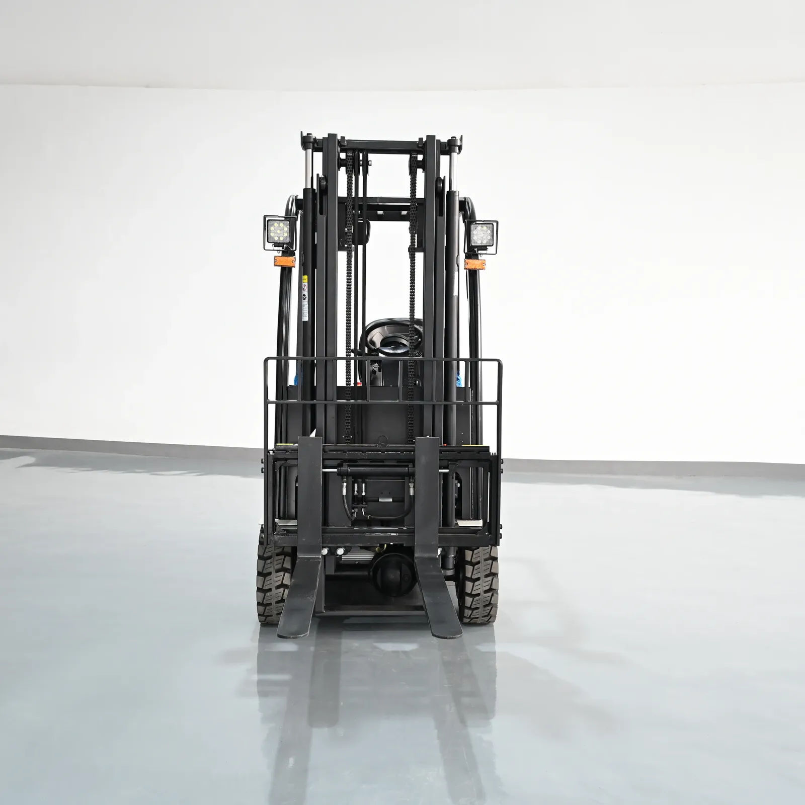 Lithium Battery 1.6T 2T Three Wheel Forklift photo 4