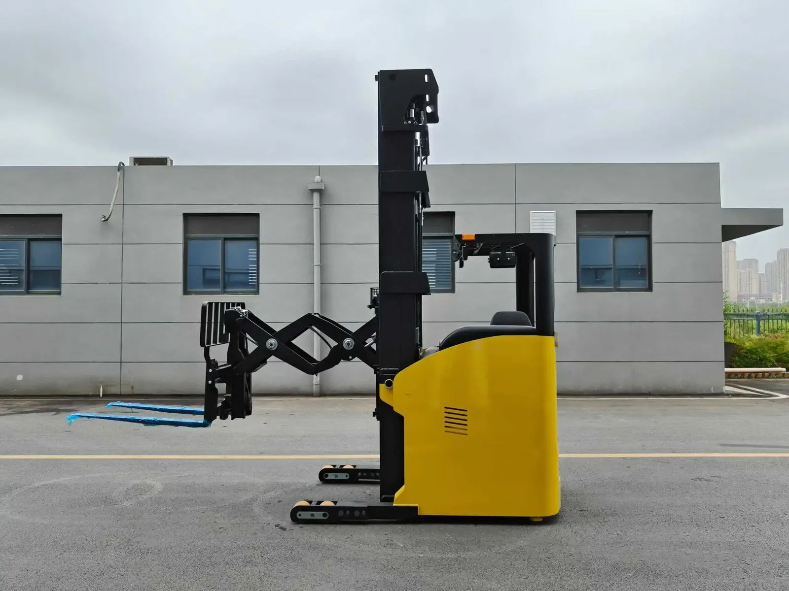 Scissor Lift Forklift 1.5 Tons (LPT-99116) photo 2