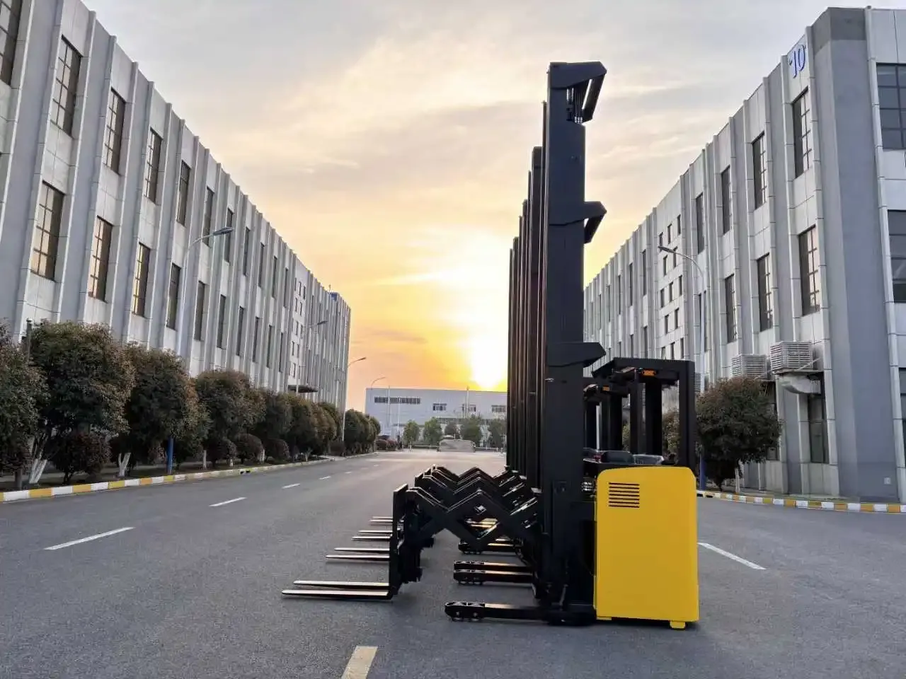 Scissor Lift Forklift 1.5 Tons (LPT-99116) photo 4