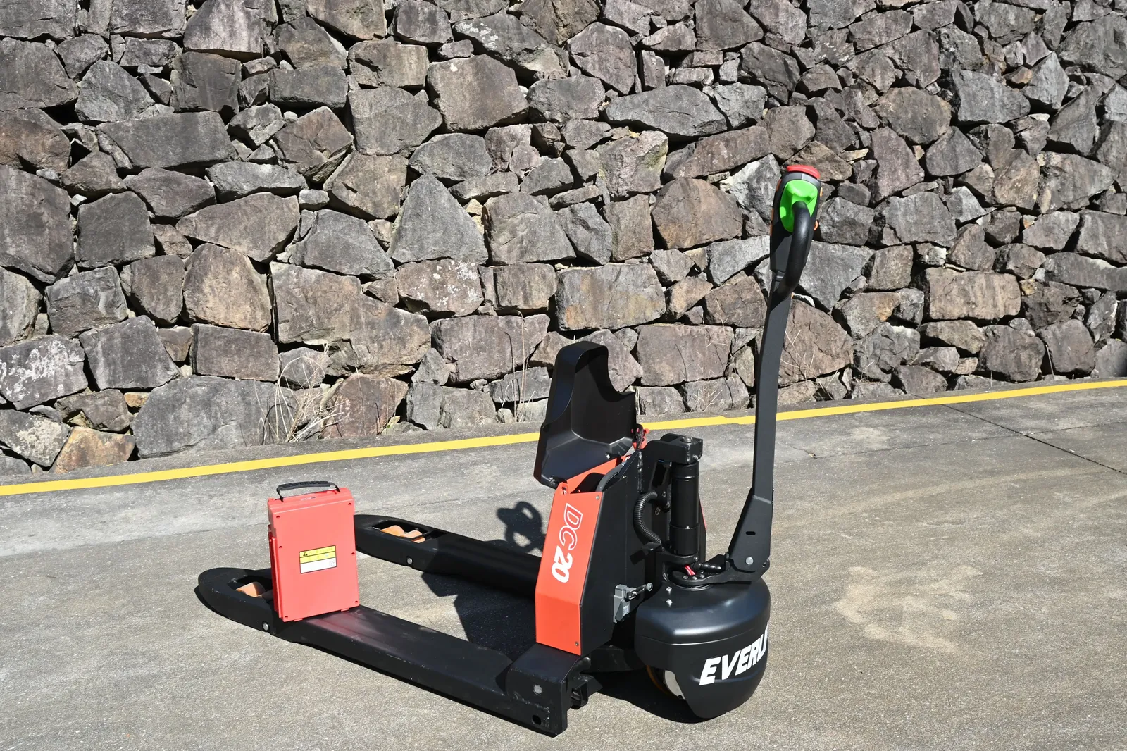 Pallet Truck Electric Powered Pallet Stacker 1500 to 2000 kg photo 2