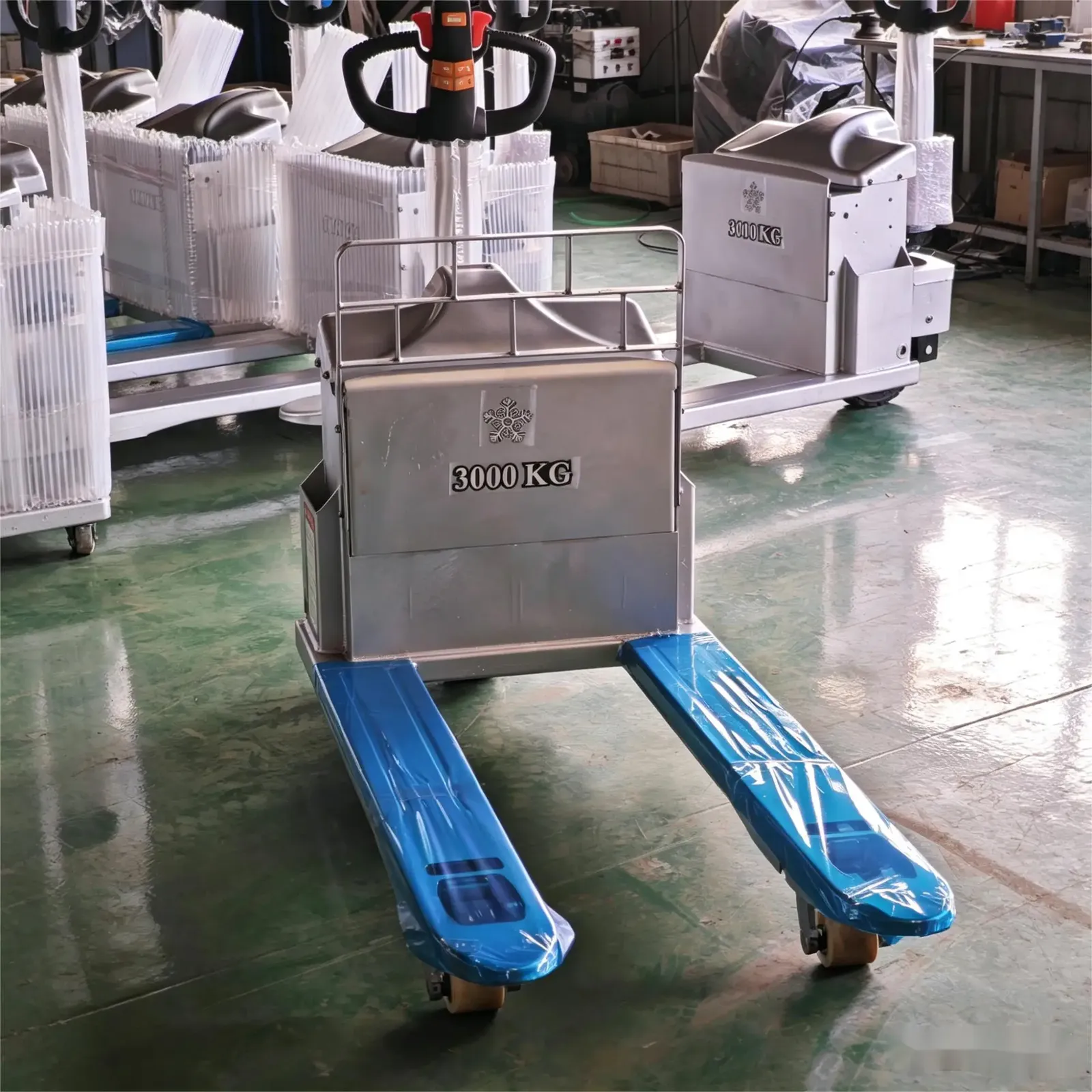 Heavy Duty 3000 kg All Terrain Pallet Truck Cold Storage photo 6