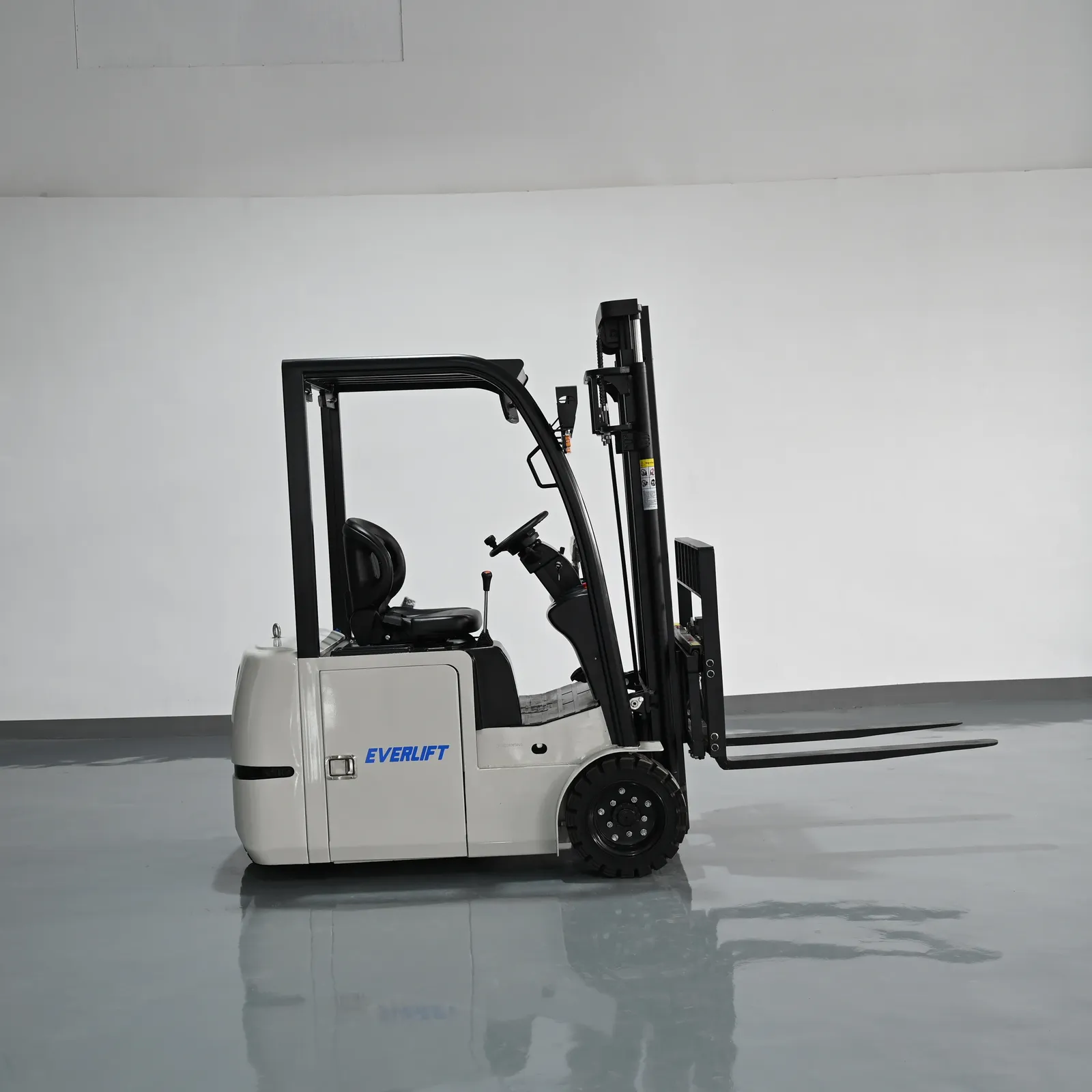 High Performance Three-wheel Electric Forklift Truck 1500 kg
