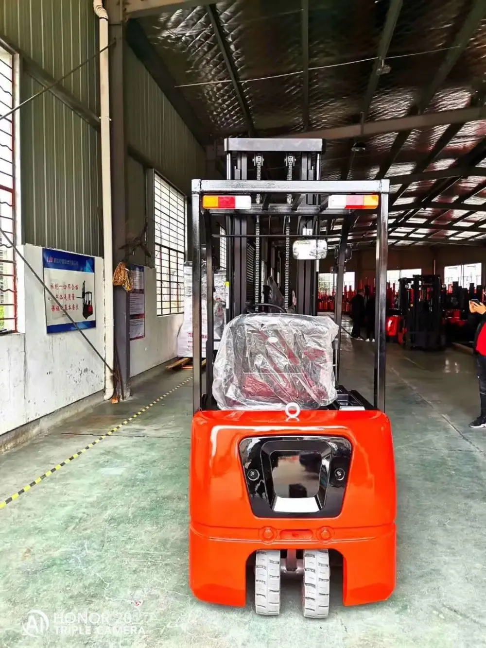 3 Wheel Electric Forklift 1.5-2 Ton detail 4