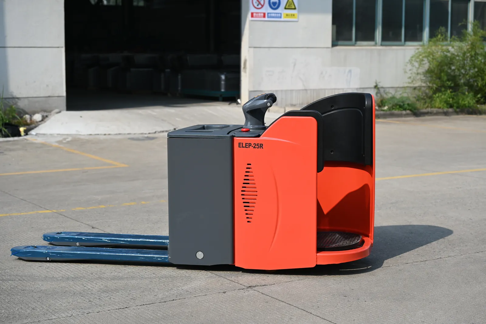 2026 Stand-on Ride-on Electric Pallet Truck 2000 to 2500 kg detail 5