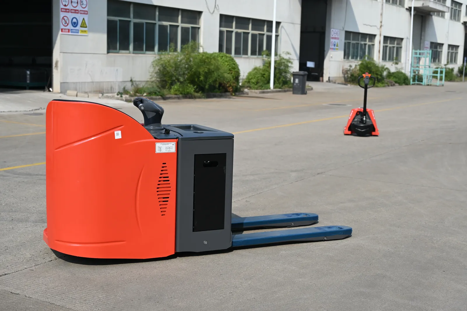 2026 Stand-on Ride-on Electric Pallet Truck 2000 to 2500 kg detail 9