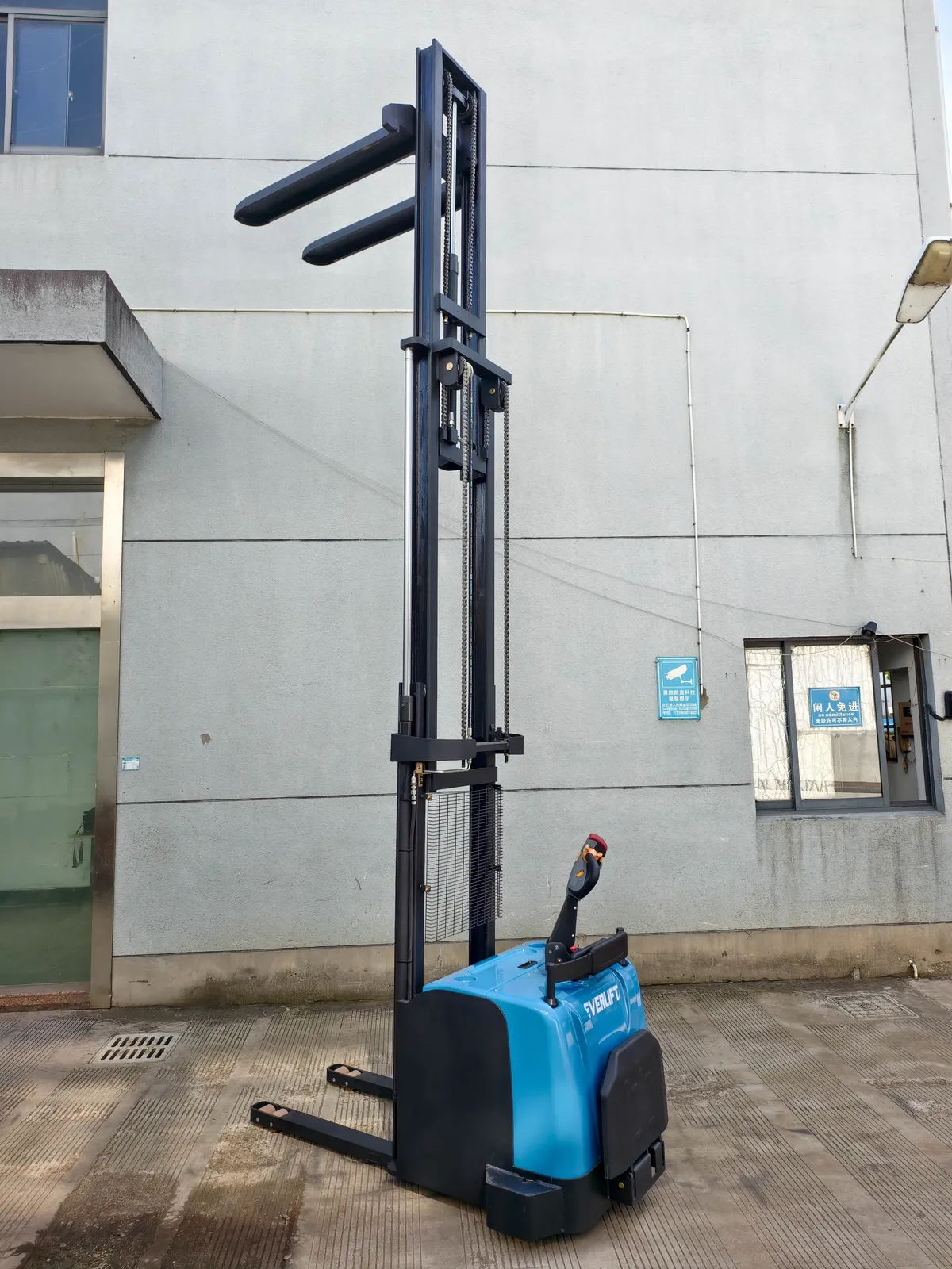 ELES-20H Narrow Leg Rider on Electric Stacker 2000 kg photo 3