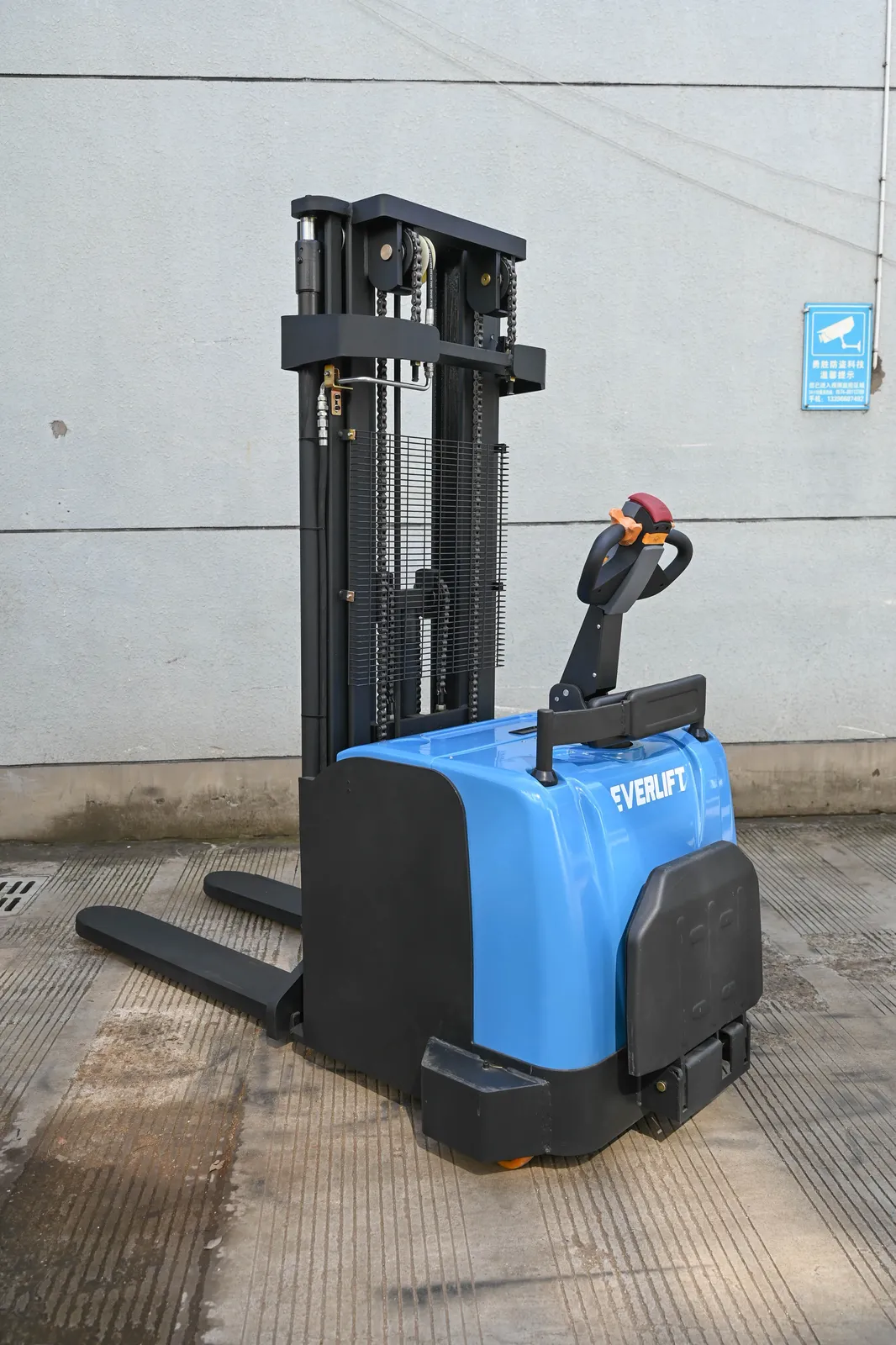ELES-20H Narrow Leg Rider on Electric Stacker 2000 kg photo 4