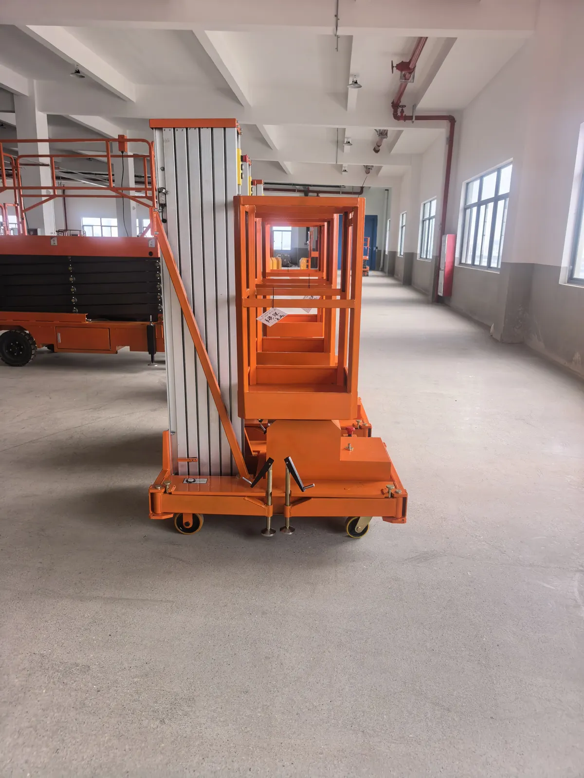 Single Mast Aluminium Alloy Aerial Work Platform 6m 300 kg detail 3