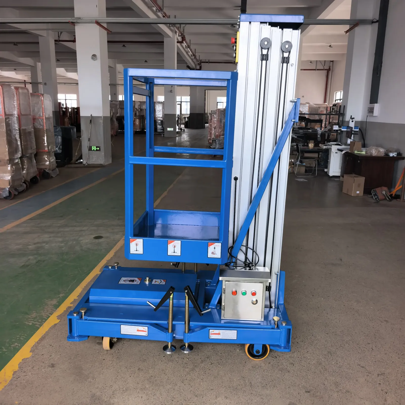 Single Mast Aluminium Alloy Aerial Work Platform 6m 300 kg photo 2