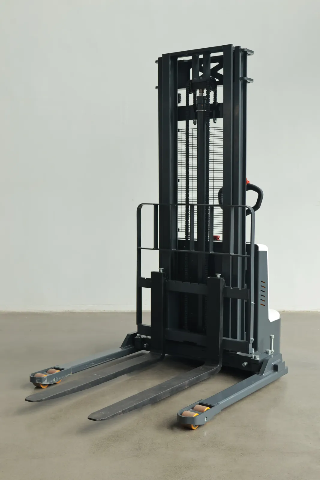 Full Electric Stacker 1.2T 1.5T photo 6