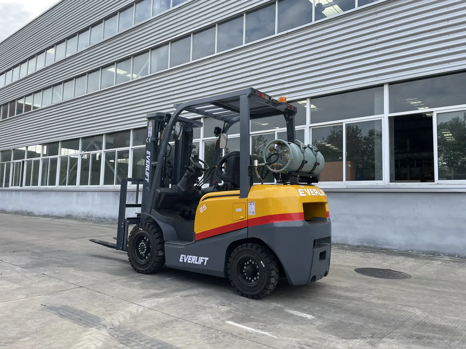 Duel Fuel Forklift Truck TCM Gas/LPG Forklift 2.5 Ton 3 Ton 3.5 Ton photo 4