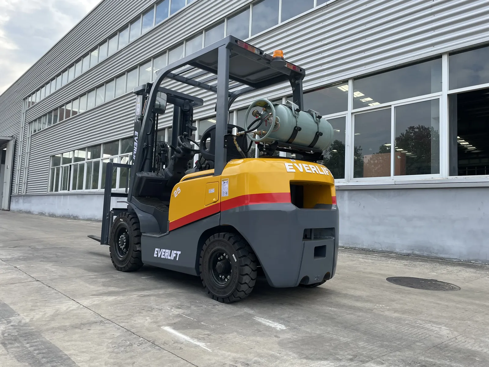 Duel Fuel Forklift Truck TCM Gas/LPG Forklift 2.5 Ton 3 Ton 3.5 Ton photo 5